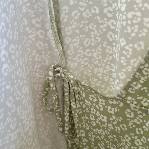 nine britton Green and White Animal Print Stretch Wrap Dress, Size Large - Picture 11 of 16